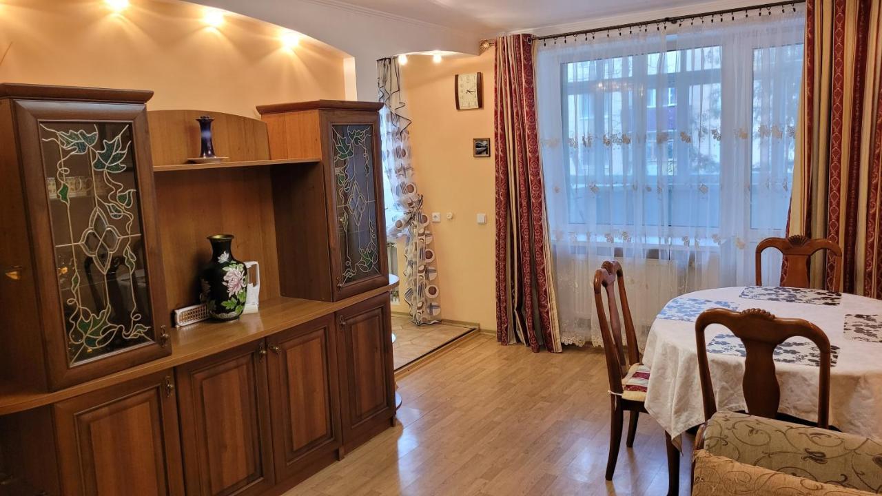 Апартаменти На Проспекті. Khmelʼnytsʼkyy Buitenkant foto